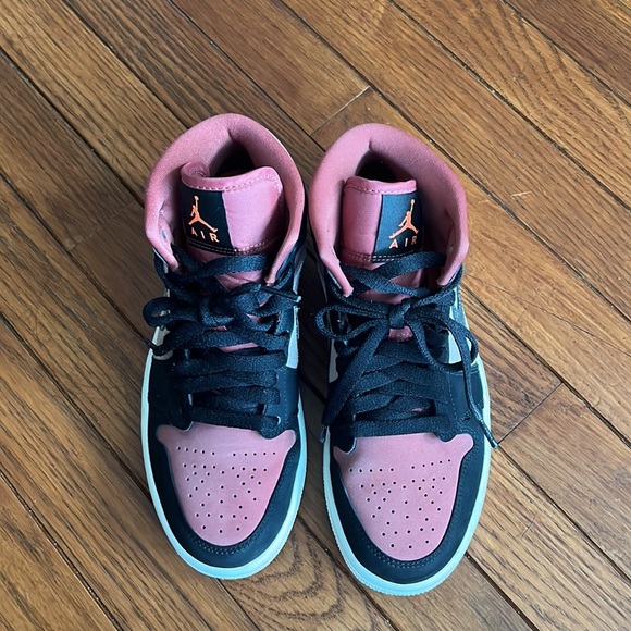 Air Jordan 1 Mid - Picture 6 of 8